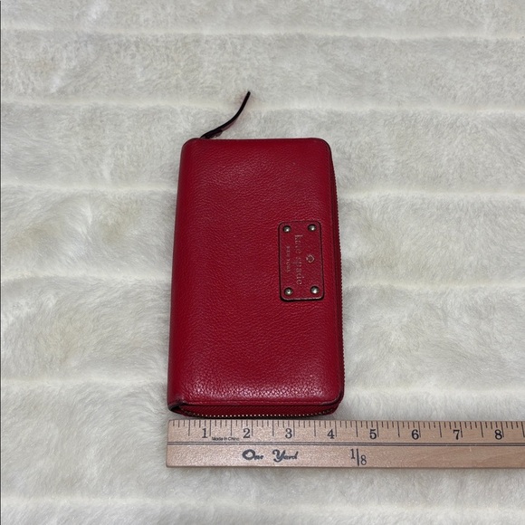 🔥🔥Kate Spade Red Pebbled Leather Zip Around Wallet with Logo Plate🔥🔥 - Picture 12 of 12